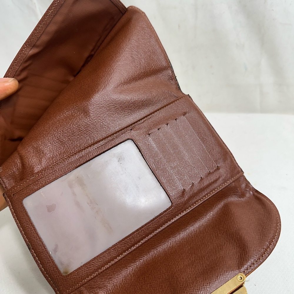 Louis Vuitton Wallet - Picture 6 of 10